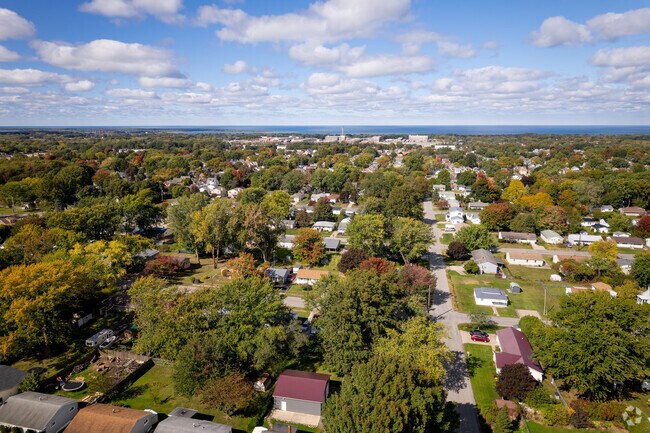 Fairmont McClelland offers a blend of suburban charm and convenient urban access.