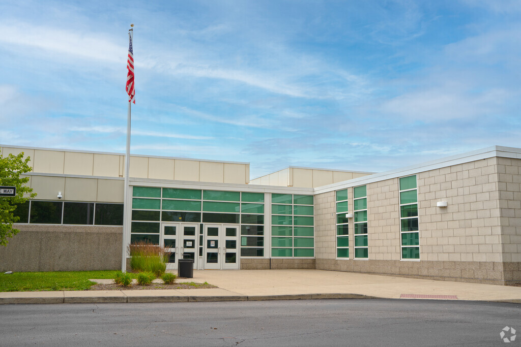 Front entrance to Larson Middle School.