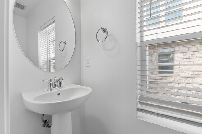 566 N Buffalo Grass Ln, Lindon, UT 84042 - photo 6