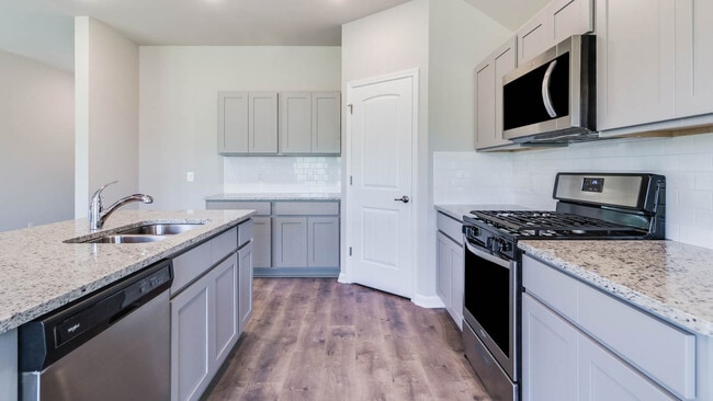 8125 Kelsey Ln, Iowa, LA 70647 - photo 3