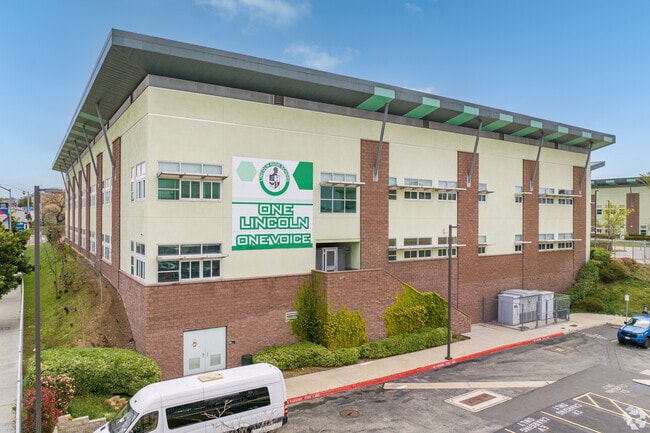 A public campus, Lincoln Park High School supports high schoolers from the region.