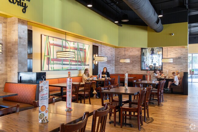 Newk's Eatery serves up pizza and sandwiches to nearby Doublegate residents.