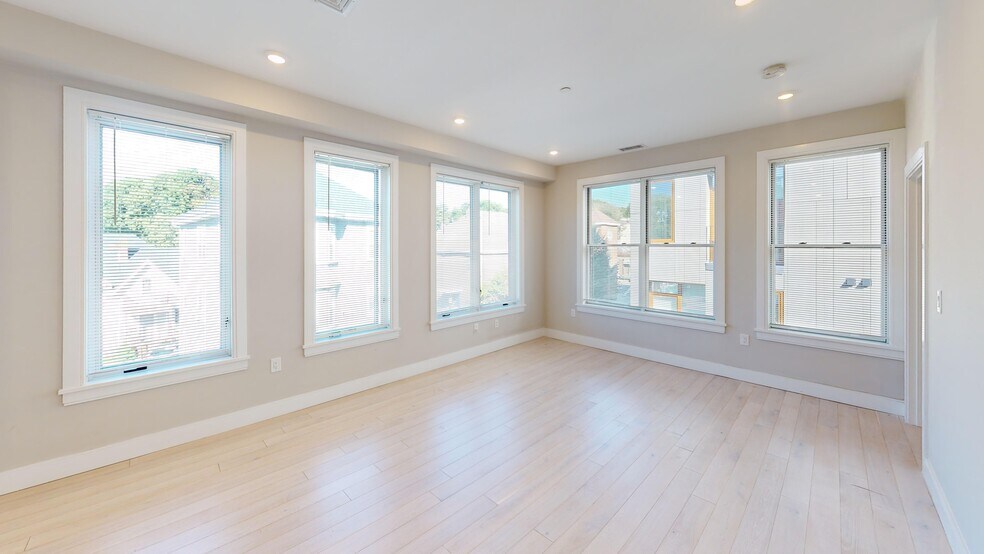 205 Green St unit 2, Boston, MA 02130 - photo 1