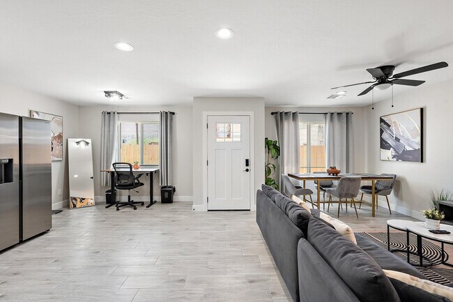 1826 E Illini St unit ID1244298P, Phoenix, AZ 85040 - photo 2