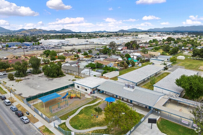 Uncover the excellence of Arlanza Elementary School in Riverside's Arlanza neighborhood.