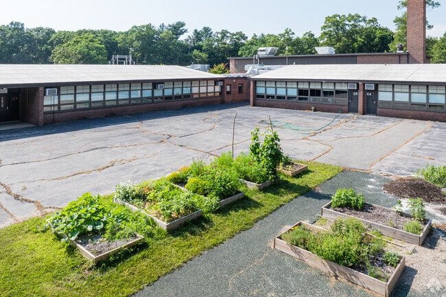 Davisville Elementary School