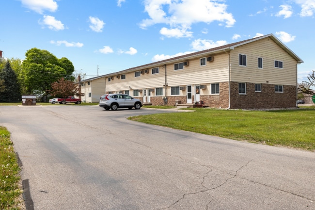 6301 Frankn Dot Dr unit 4, Lansing, MI 48917 - photo 3