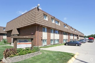 900 W Benton St, Iowa City, IA 52246