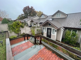 69 Algonquin Rd, Chestnut Hill, MA 02467