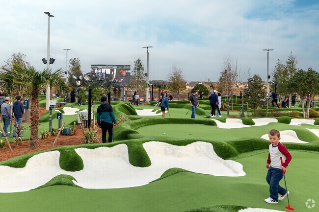 PopStroke is the place of choice for the locals of The Colony to go to for outdoor fun.