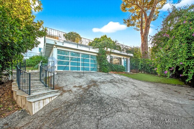 5187 Llano Dr, Woodland Hills, CA 91364 - photo 2