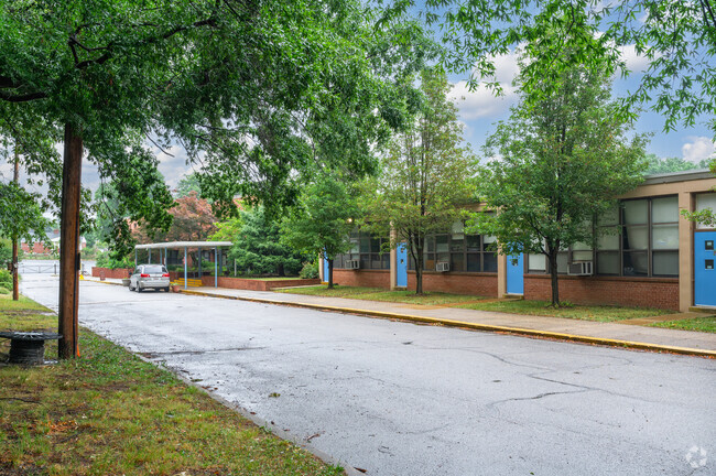St. Francis International School has a covered pick up and drop off lane for students.