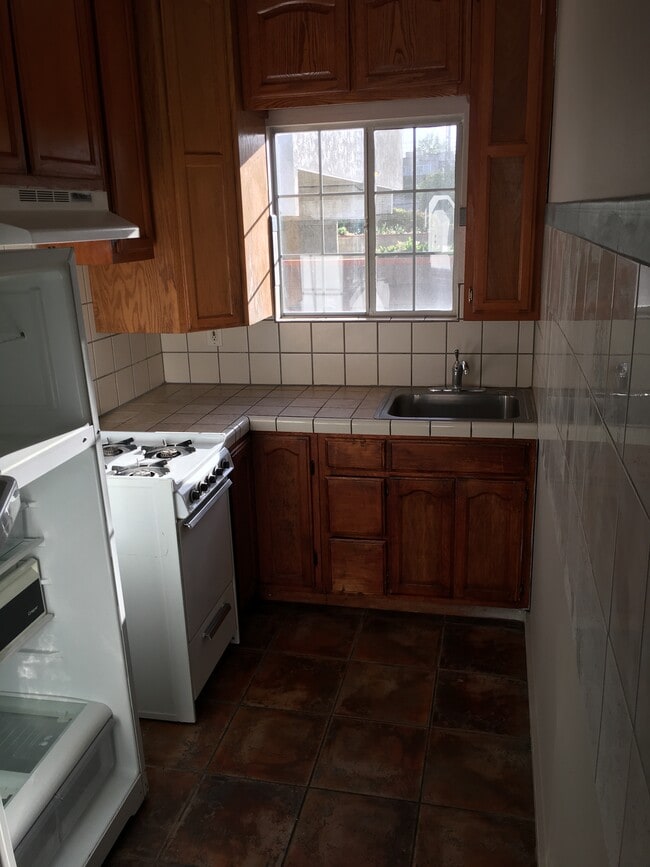 1117 E California Ave unit B, Glendale, CA 91206 - photo 2