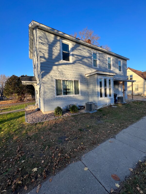 922 7th St E Unit Bottom Unit, Menomonie, WI 54751