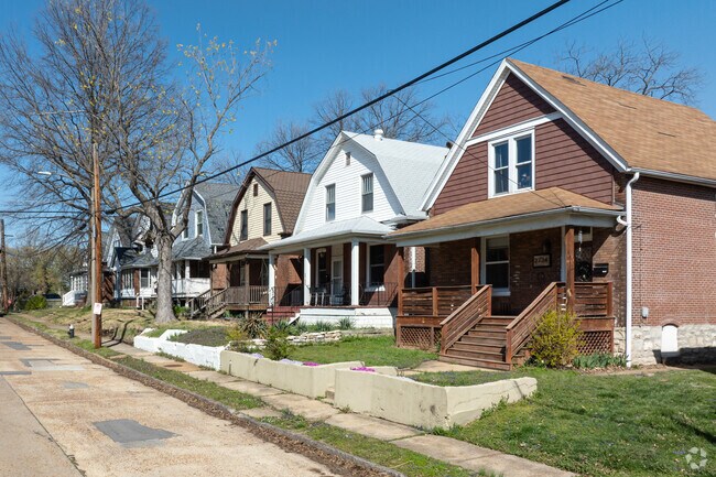 Dutch colonial homes are found in Ellendale.