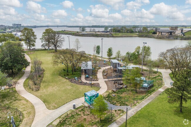 River Park Lies on the Banks of the Mighty Mississippi River