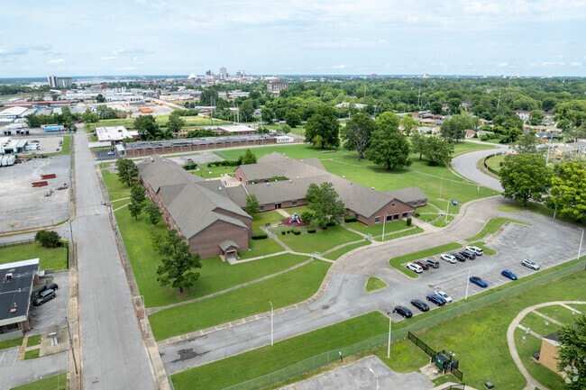 There is ample parking at Florida-Kansas Elementary School in Memphis.