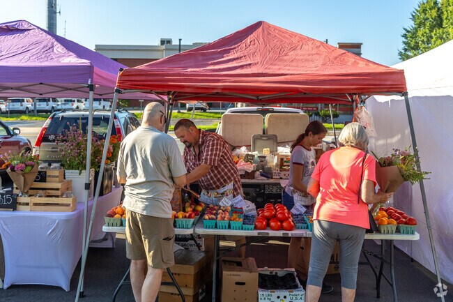 Chapel Ridge residents often shop for fresh produce at the downtown Lee’s Summit Farmers Market.