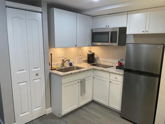 3610 Lloyd Dr unit Efficiency, Fort Lauderdale, FL 33309 - photo 3