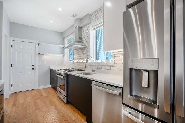 27 Linden St unit 2, Allston, MA 02134 - photo 4