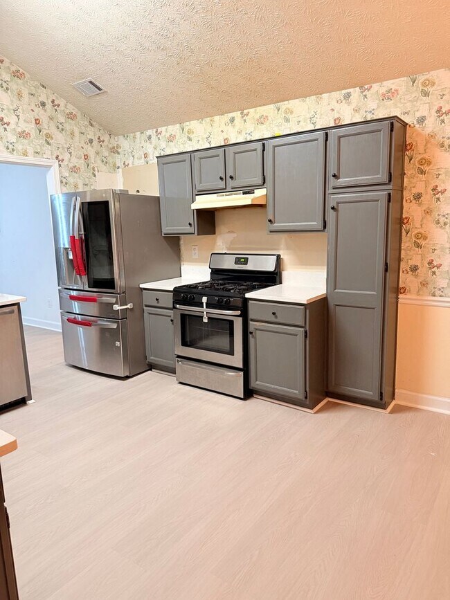 1360 Avalon Dr, Lawrenceville, GA 30044 - photo 2