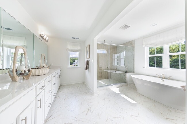 Linden_988_Brookfield_Drive_18-web-or-mls-IMG_4729.jpg