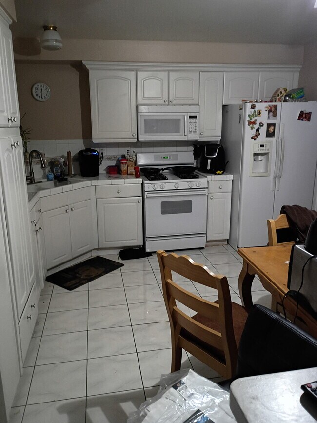 1129 W Avenue j8, Lancaster, CA 93534 - photo 6