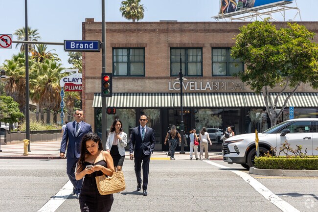 Brand Blvd in Glendale boasts major shops for diverse shopping experiences.