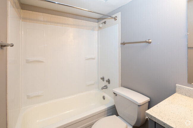 1BR, 1BA - 750 SF