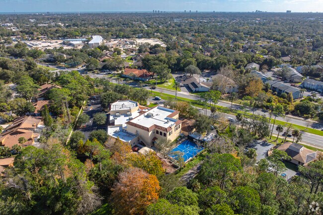 Esformes Hebrew Academy is centrally located on a main thoroughfare.