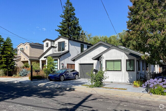 A lot of houses in the Mountain View West neighborhood are new and stylish.