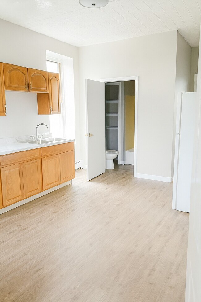 164 Main St unit 3, Cohoes, NY 12047 - photo 3