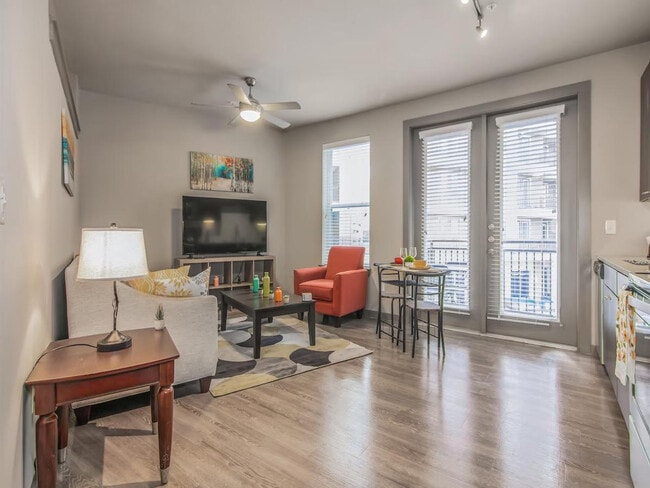 1915 Canterbury St unit ID1359154P, Houston, TX 77030 - photo 2