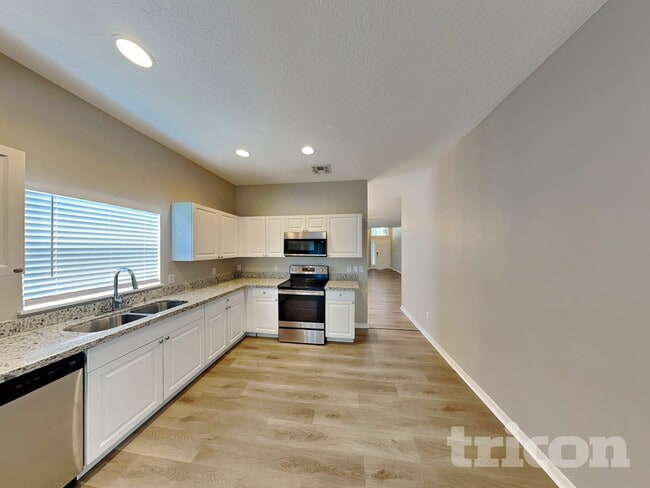 4312 Hidden Meadow Dr, Kissimmee, FL 34746 - photo 6