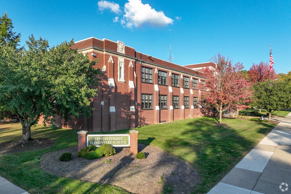 Tenth Street Elementary School has 338 students.