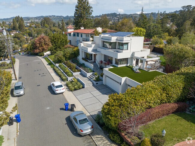 Hilltop homes in Piedmont are quite luxurious.