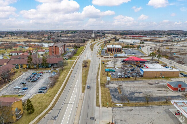 The Northridge neighborhood offers easy access to interstates 43 and 45 that lead to Downtown.