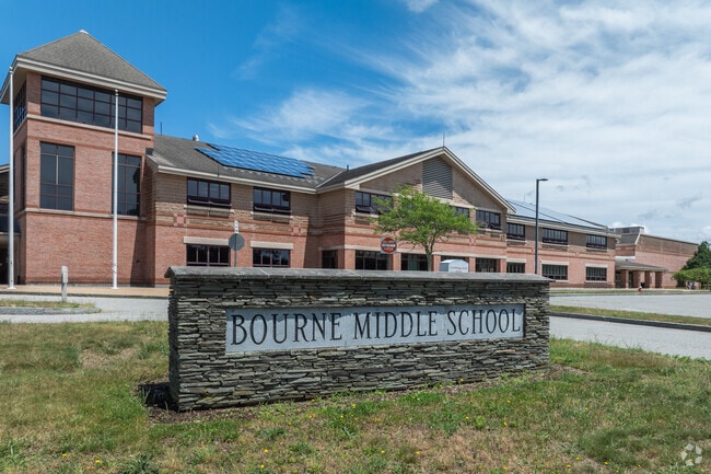 Bourne Middle School was given an overall C+ rating from Niche.