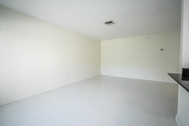 Biarritz Place, Miami Beach, FL 33141 - photo 5