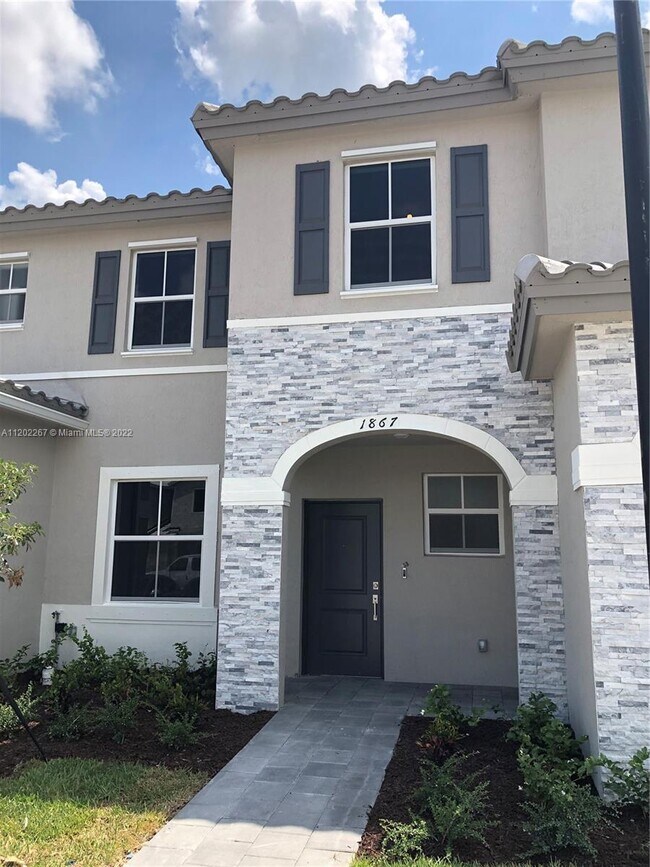 1635 SE 27th Rd, Homestead, FL 33035