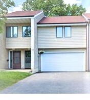 Incredible location! close to restaurants, hospital, shops and schools
