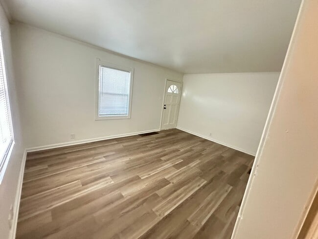 2301 S Beacon St, Muncie, IN 47302 - photo 2