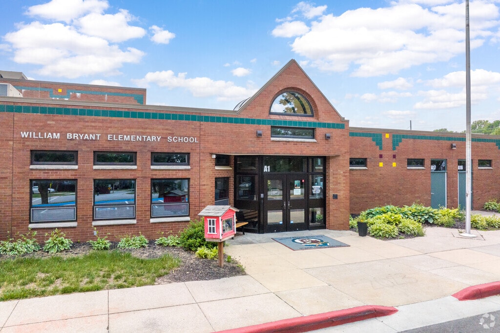 William Bryant Elementary School, Rankings & Reviews