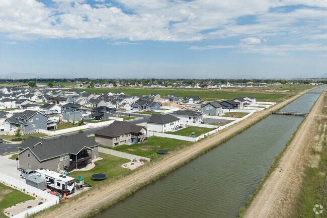 Irrigation canals trace Farr West’s farming past through new neighborhoods.