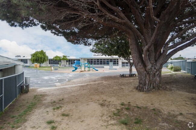 Students can enjoy the Seaside Elementary School playground located in Torrance, CA.