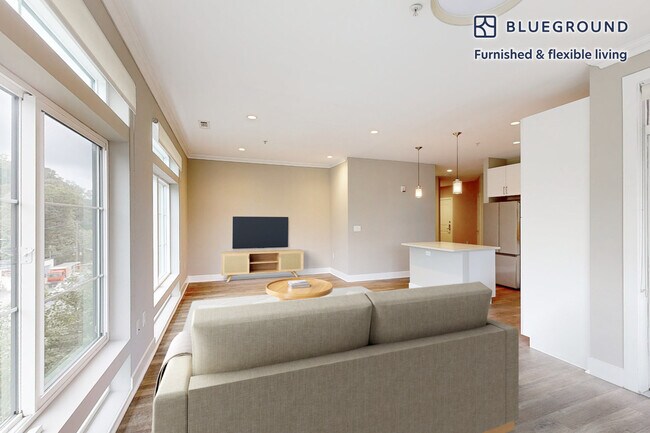 240 E Shore Rd unit FL3-ID3490A, Great Neck, NY 11023 - photo 2