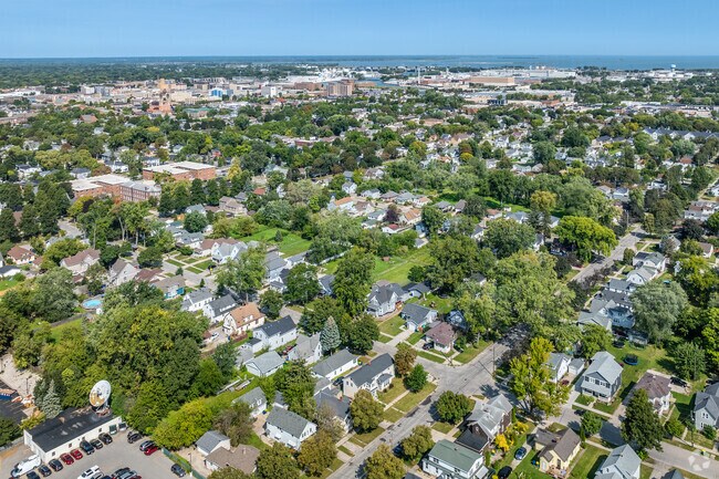 Navarino is a quiet neighborhood just east of Downtown Green Bay