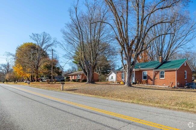 Red brick homes sit along the main strip of Bethpage on Old Hwy 31 East 3.