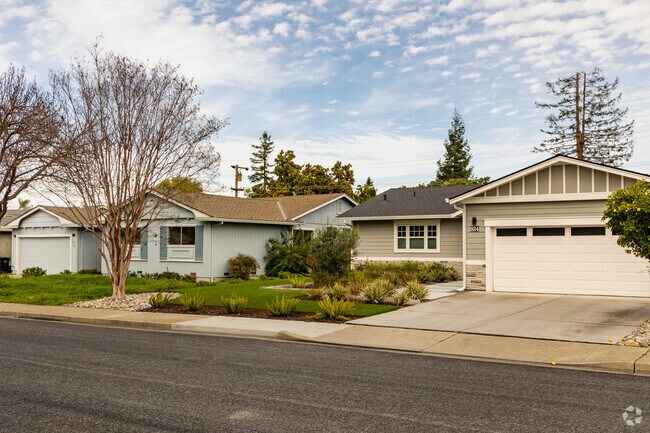 Find your perfect home in the Ponderosa Park neighborhood!