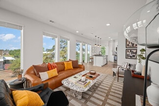 3001 W 11th St, Houston, TX 77008